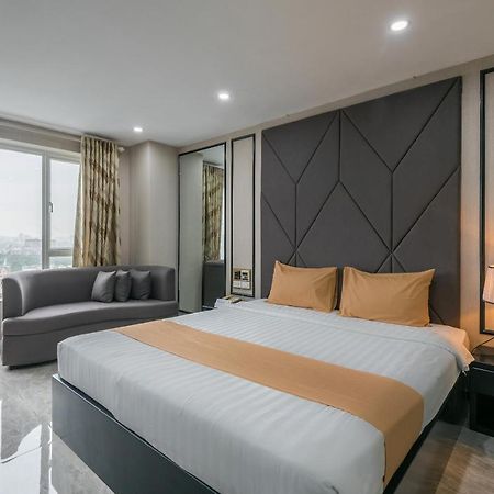 Cozrum Lux - The Arrivals Hotel Thành Pho Ho Chí Minh Esterno foto