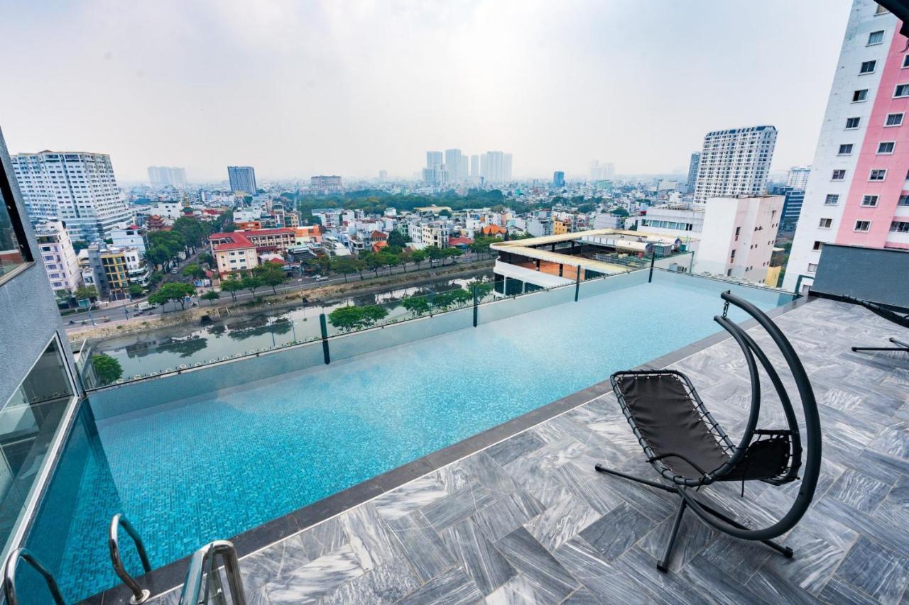 Cozrum Lux - The Arrivals Hotel Thành Pho Ho Chí Minh Esterno foto