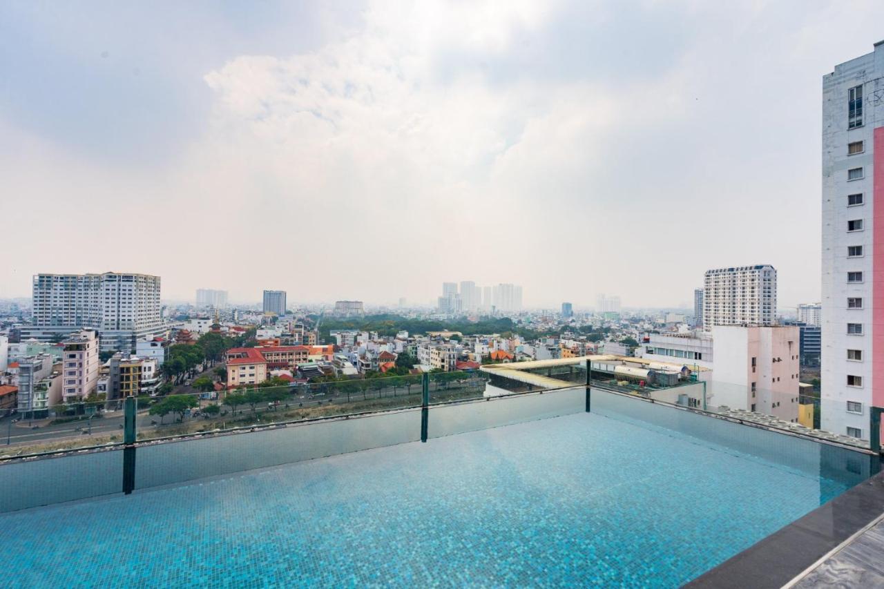Cozrum Lux - The Arrivals Hotel Thành Pho Ho Chí Minh Esterno foto